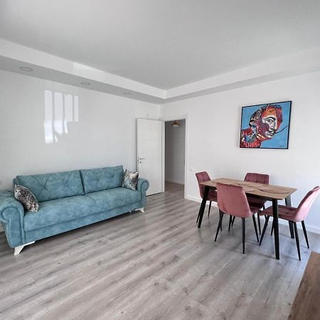 Cosmopolis Bliss: Your Home Away From Home Stefanestii de Jos Екстериор снимка