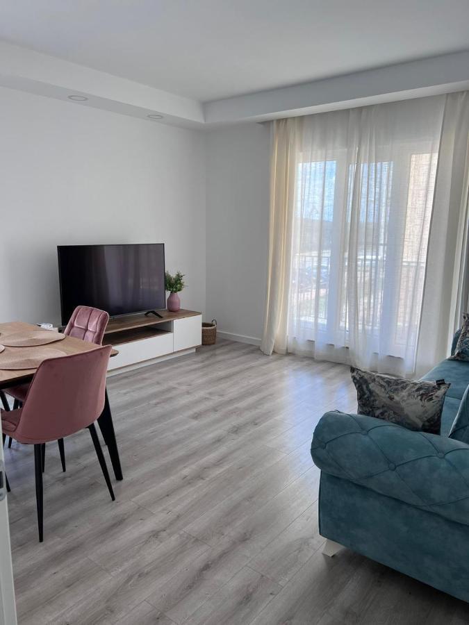 Cosmopolis Bliss: Your Home Away From Home Stefanestii de Jos Екстериор снимка